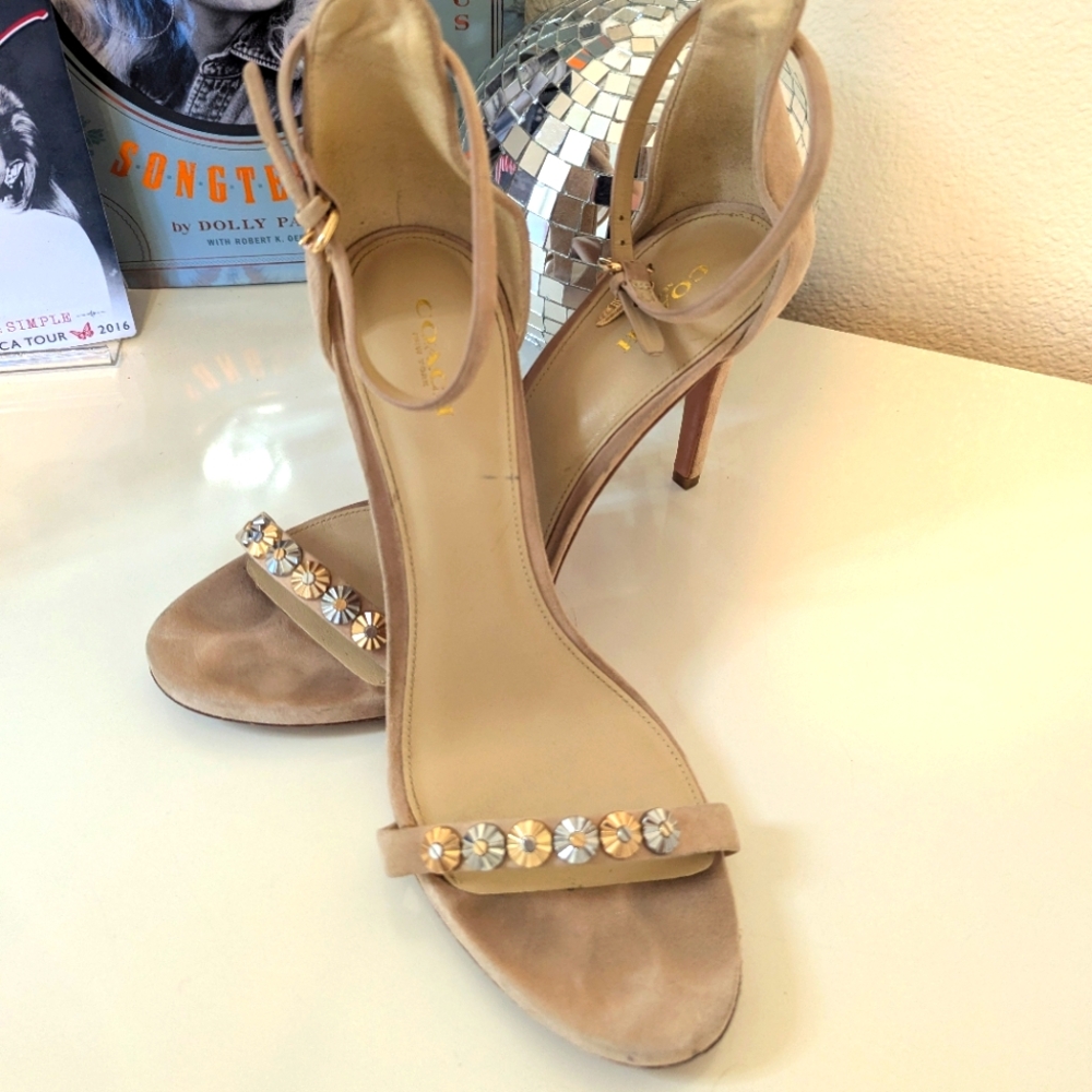 Coach Jacklyn Daisy rivet heels 9.5